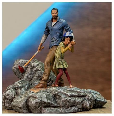 Lee and clementine statue